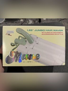 Mane Addicts 1.25" Jumbo Triple Barrel Hair Waver - White with Mint Handle